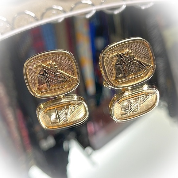 💕Beautiful Gold Tone Sailboat Cufflinks💕 - Picture 2 of 5